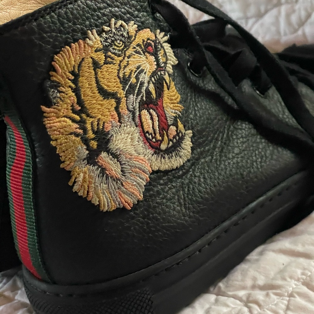 GUCCI Black and gold (Yellow) High-Top Sneakers with Tiger Design - Picture 2 of 16